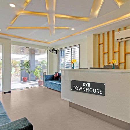 ホテル Townhouse Md Star ナーグプル エクステリア 写真