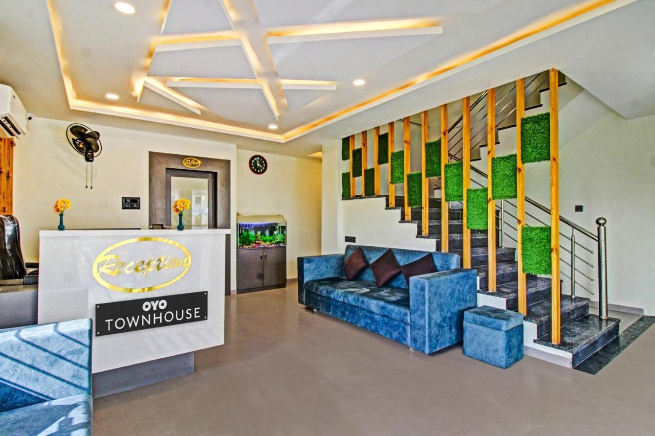 ホテル Townhouse Md Star ナーグプル エクステリア 写真