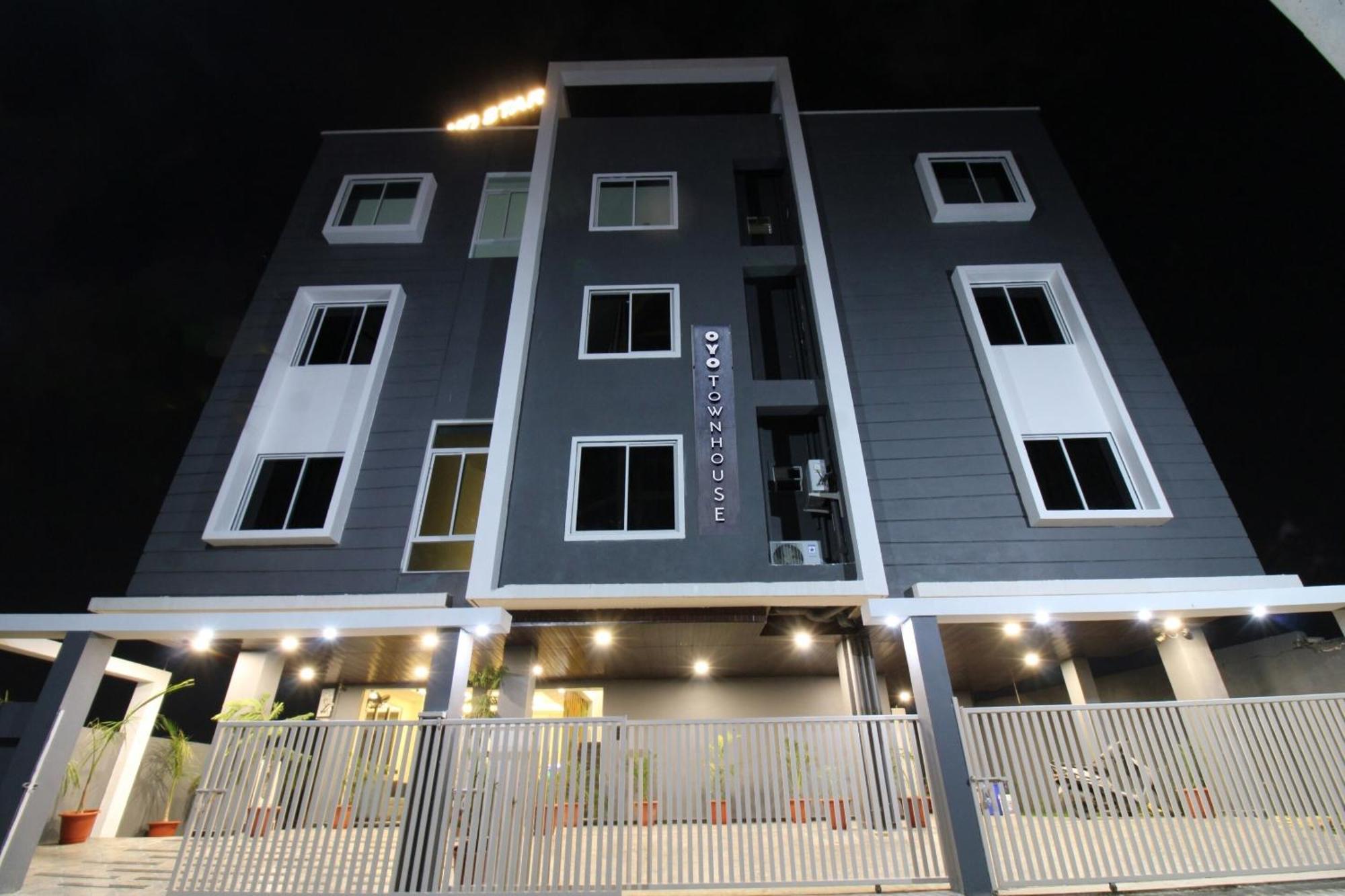 ホテル Townhouse Md Star ナーグプル エクステリア 写真