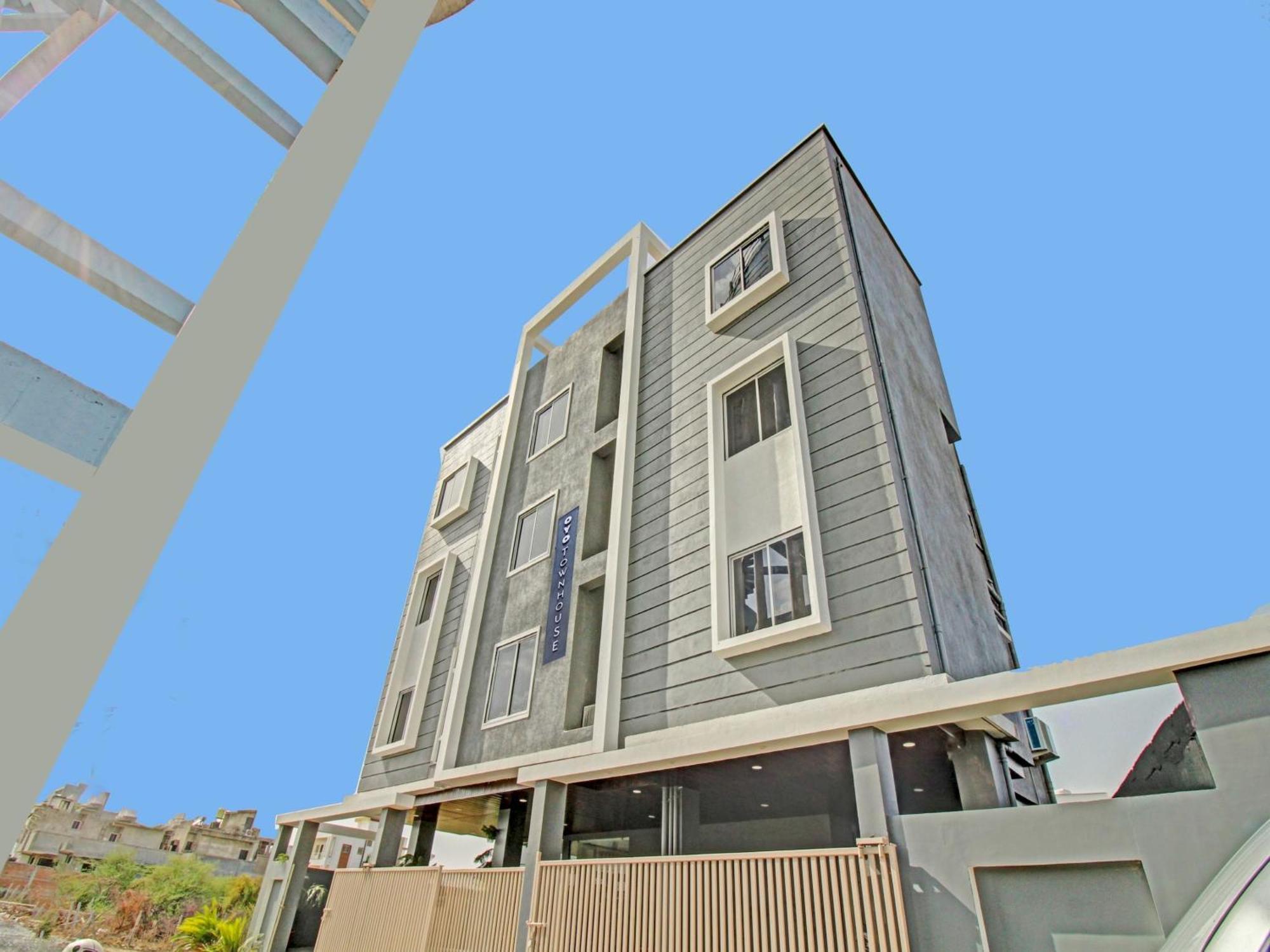 ホテル Townhouse Md Star ナーグプル エクステリア 写真
