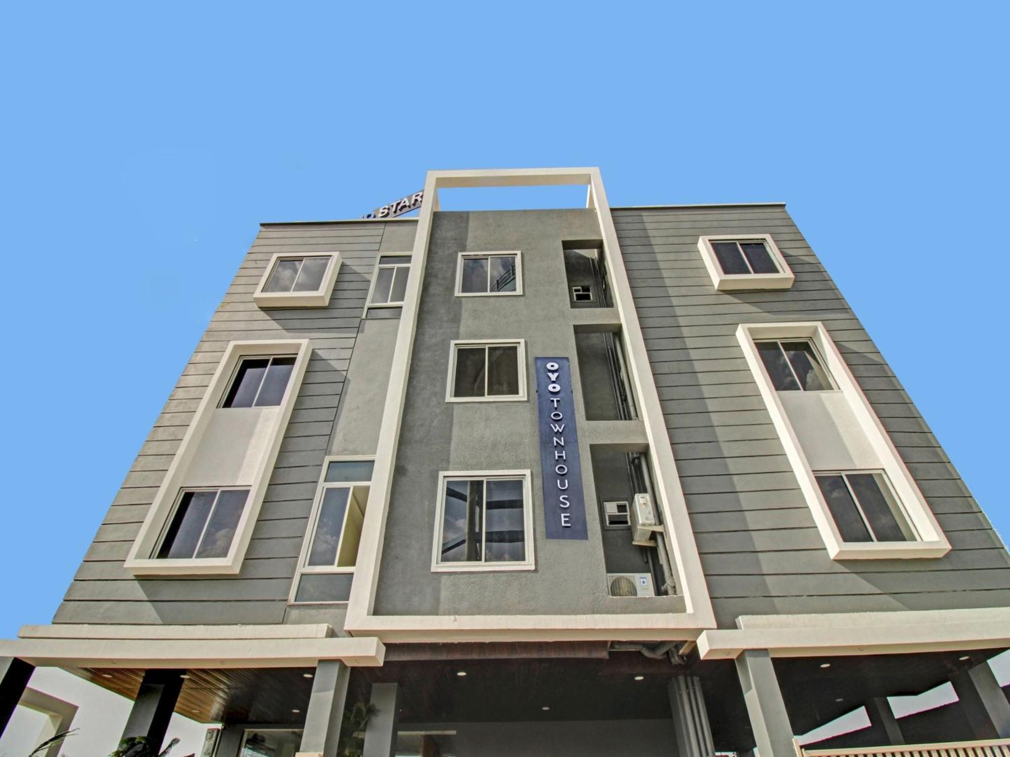 ホテル Townhouse Md Star ナーグプル エクステリア 写真