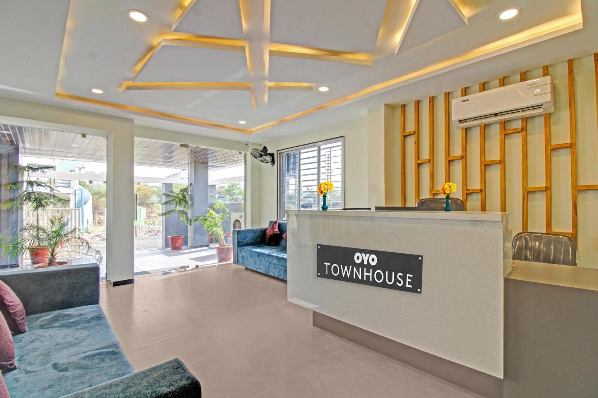 ホテル Townhouse Md Star ナーグプル エクステリア 写真